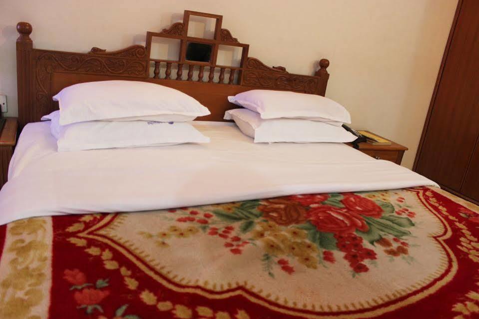Hotel Siddhartha Hajdarabad Zewnętrze zdjęcie
